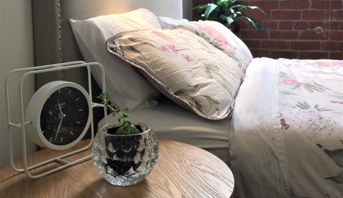 Large Double Room with Shared Bathroom