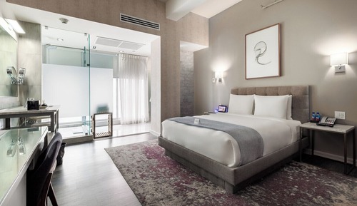 Room, 1 Queen Bed, Mobility Accessible (Lightwell)