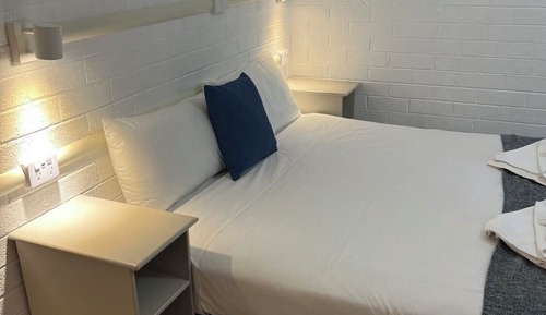 Basic Room, 1 Queen Bed