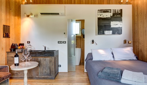 Double Room (Metal Glam )