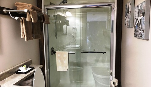 Traditional Room, 1 Queen Bed, Private Bathroom (Blue)