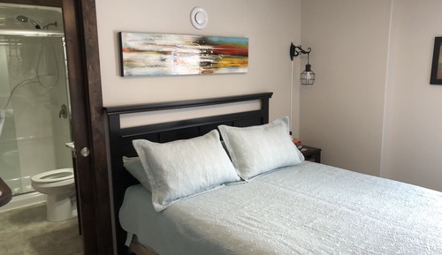 Traditional Room, 1 Queen Bed, Private Bathroom (Fin)