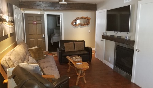 Deluxe Suite, 4 Bedrooms, Fireplace, Jetted Tub, Refrigerator & Microwave