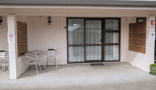 Deluxe Studio (1 Queen and 1 Single Beds)