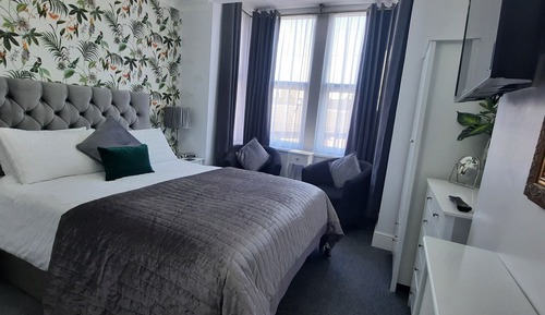 Double Room, 1 King Bed, Garden View