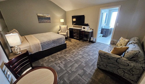 Luxury Studio Suite, 1 Queen Bed, Non Smoking, Partial Ocean View