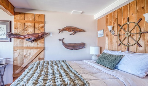 Classic Room, 1 Queen Bed, Partial Ocean View