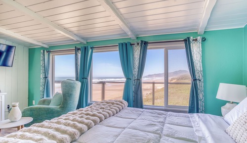 Standard Single Room, 1 Queen Bed, Partial Ocean View