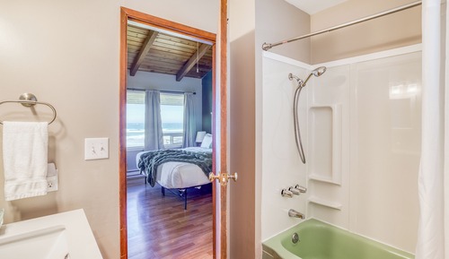 Standard Suite, Kitchen, Oceanfront