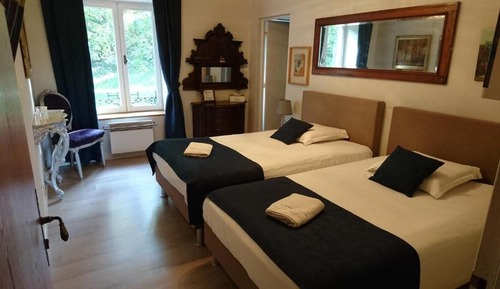 Deluxe Double Room (5)