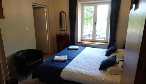 Standard Double Room, Bathtub, River View (5)