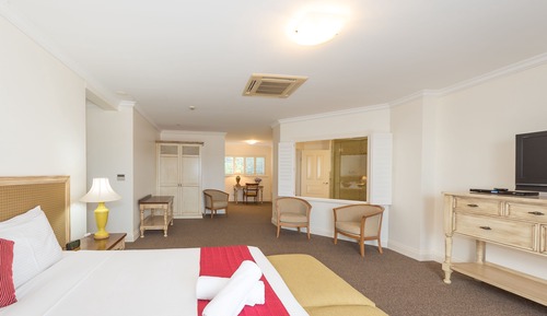 Premier Studio, 1 King Bed, River View