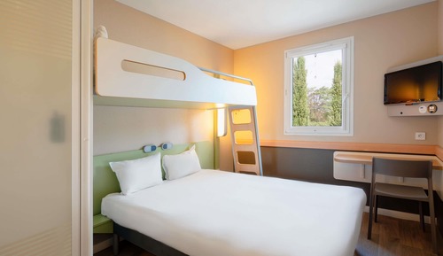 Triple Room, Multiple Beds
