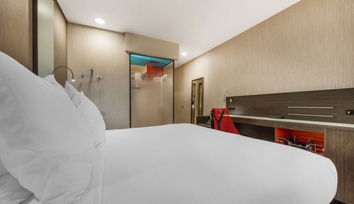 Signature Room, 1 King Bed, Non Smoking