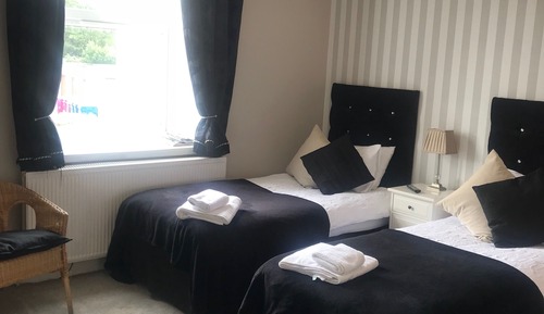 Twin Room, Ensuite, Garden View (Large)