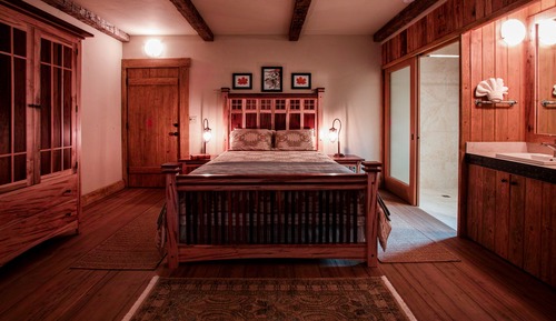 BlackBarn - Maple Room