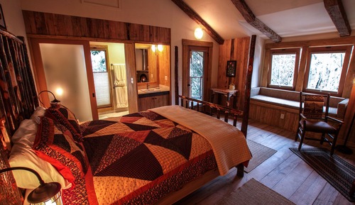 BlackBarn - Hickory Room
