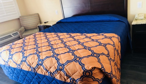 Standard Room, 1 Queen Bed