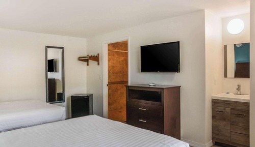 Room, 2 Queen Beds, Accessible, Non Smoking