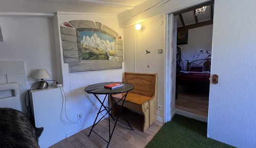 Romantic Room, Garden Area (Romance)