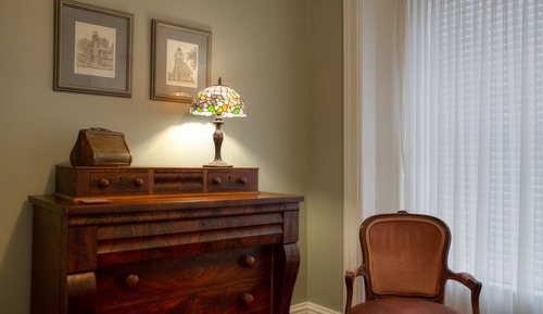 Luxury Suite, 1 Queen Bed, Fireplace, Garden View