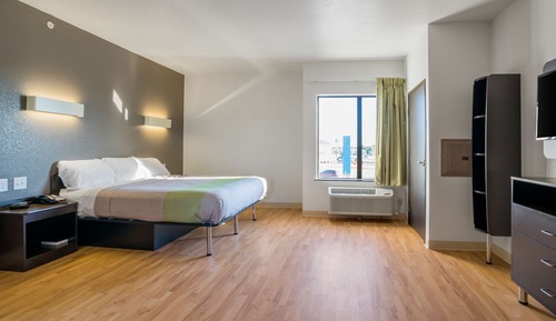 Deluxe Room, 1 King Bed, Non Smoking, Kitchenette