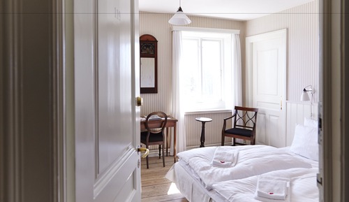 Classic Twin Room, Shared Bathroom (Main Building)