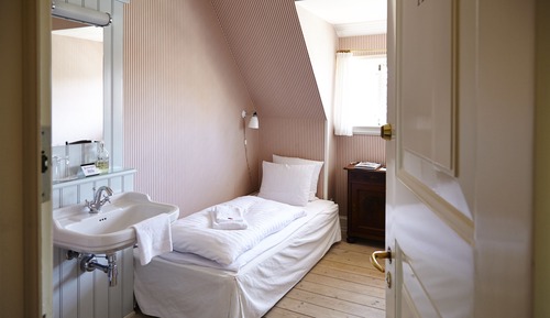 Classic Single Room, Shared Bathroom (Main Building)