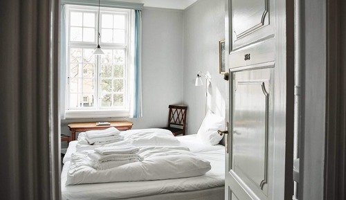 Basic Twin Room, Shared Bathroom, Annex Building (200 meters from hotel)