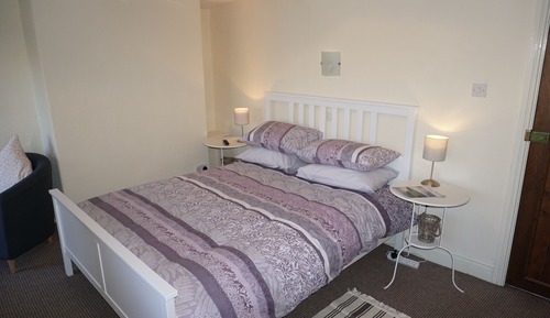 Double Room, Shared Bathroom (Cheviot Room)