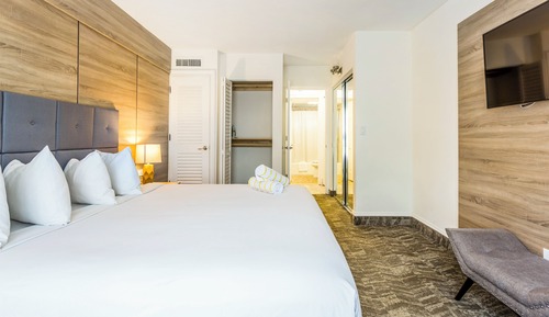 Standard Condo, 1 King Bed