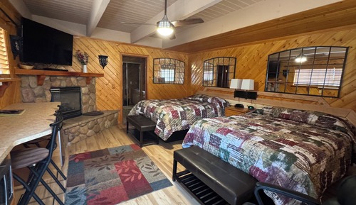Classic Room, 2 Queen Beds, Non Smoking (105)