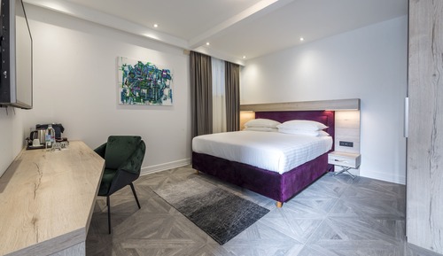 Superior Room, 1 King Bed, Courtyard Area