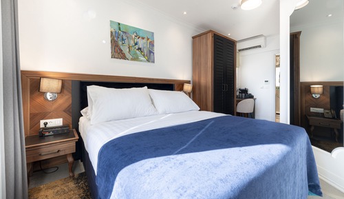 Standard Room, 1 King Bed, Mezzanine