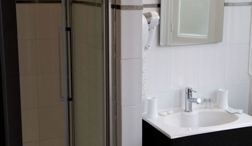 Double Room, Balcony (Queen Bed)