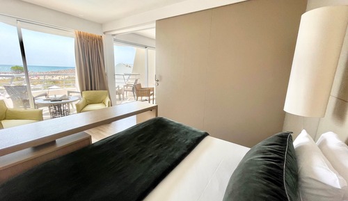 Suite, Sea View