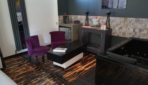 Romantic Double Room, Ensuite (Le Lodge)