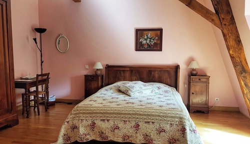 Double Room (Rose)