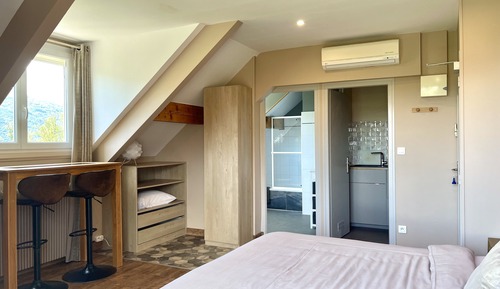 Studio, Ensuite (La dent du chat)