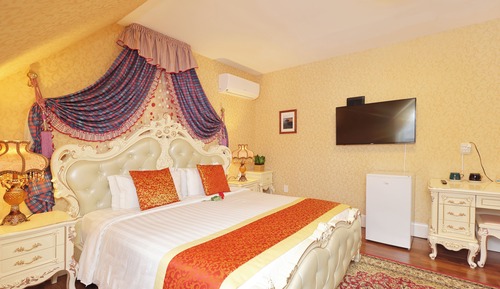 Superior Room, 1 King Bed, City View - Second Floor