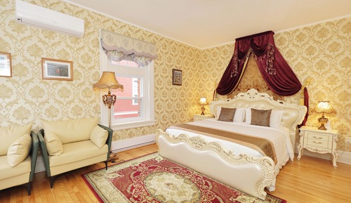 Premier Room, 1 King Bed, City View - Second Floor