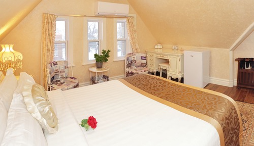 Deluxe Room, 1 Queen Bed, City View - Third Floor