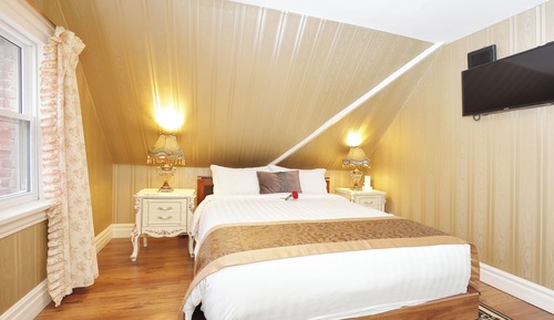 Comfort Room, 1 Queen Bed, City View - Third Floor