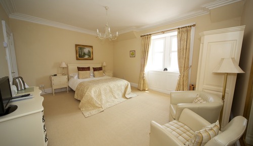 House, 6 Bedrooms (Whole House)