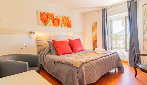 Flowers double room, separate bathroom