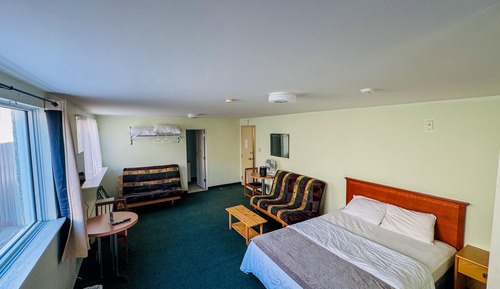 Basic Room, Queen Bed and Double Bed