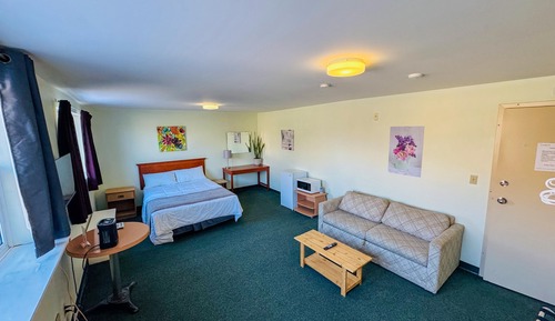 Basic Room, Queen Bed and Futon