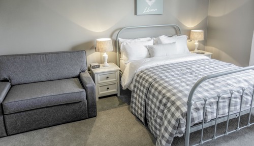 Double Room (Medium )