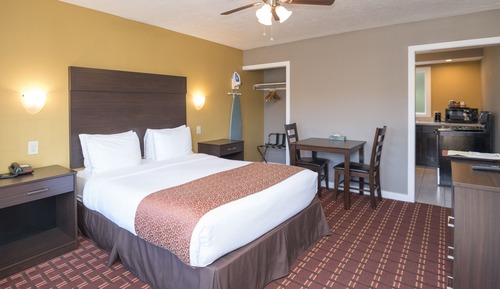 Suite, 1 Queen Bed, Non Smoking