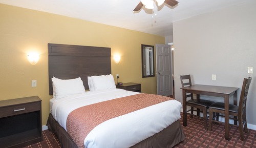 Deluxe Suite, 2 Queen Beds, Non Smoking